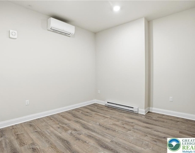 109 S Centre Street - Photo Thumbnail 2