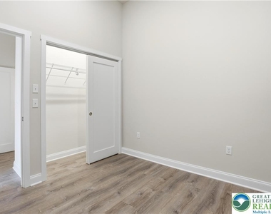109 S Centre Street - Photo Thumbnail 7
