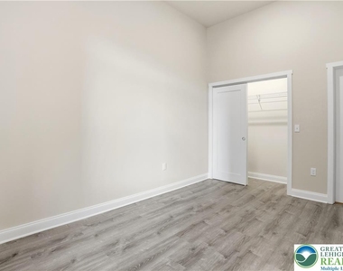 109 S Centre Street - Photo Thumbnail 4