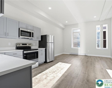 109 S Centre Street - Photo Thumbnail 1