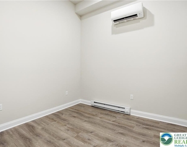 109 S Centre Street - Photo Thumbnail 6