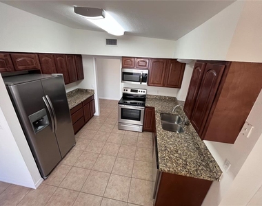 1724 Peruvian Lane - Photo Thumbnail 7