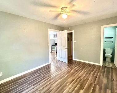 731 Florence Street - Photo Thumbnail 4