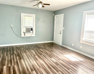 731 Florence Street - Photo Thumbnail 3