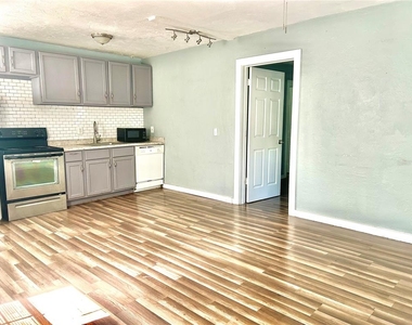 731 Florence Street - Photo Thumbnail 2
