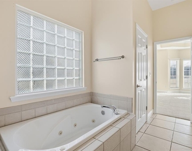 14313 Nw 60th Avenue - Photo Thumbnail 31