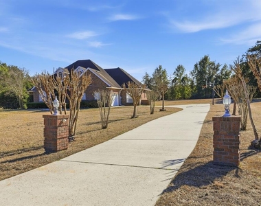 14313 Nw 60th Avenue - Photo Thumbnail 1