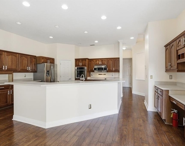14313 Nw 60th Avenue - Photo Thumbnail 9