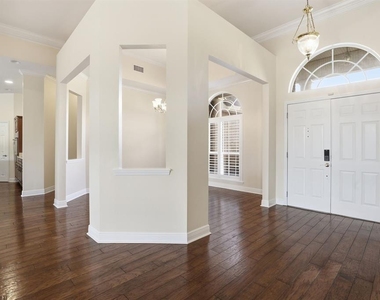 14313 Nw 60th Avenue - Photo Thumbnail 2