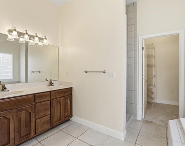 14313 Nw 60th Avenue - Photo Thumbnail 32