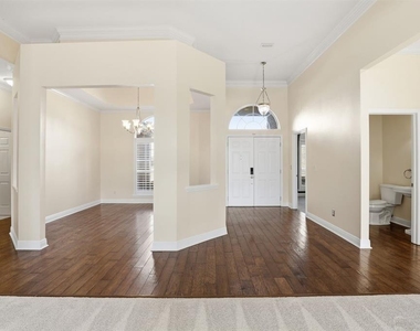 14313 Nw 60th Avenue - Photo Thumbnail 3