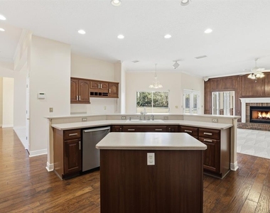 14313 Nw 60th Avenue - Photo Thumbnail 13