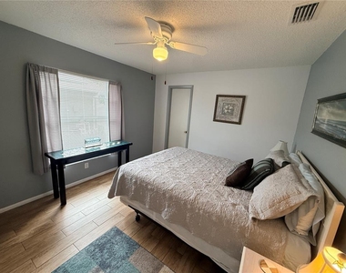 22497 Glen Avenue - Photo Thumbnail 40
