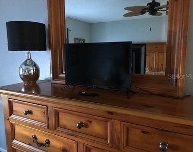 22497 Glen Avenue - Photo Thumbnail 16