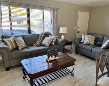 22497 Glen Avenue - Photo Thumbnail 3