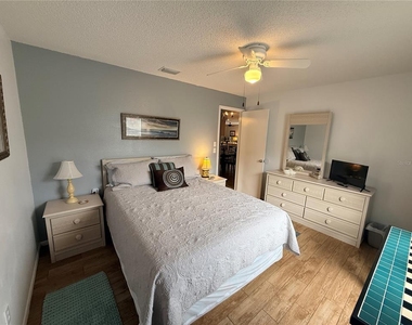 22497 Glen Avenue - Photo Thumbnail 43