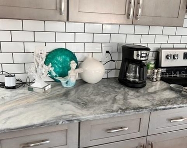 22497 Glen Avenue - Photo Thumbnail 11