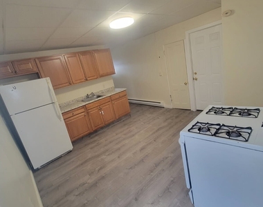 20 Lounsbury Avenue - Photo Thumbnail 3