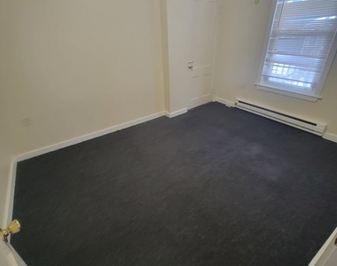 20 Lounsbury Avenue - Photo Thumbnail 2