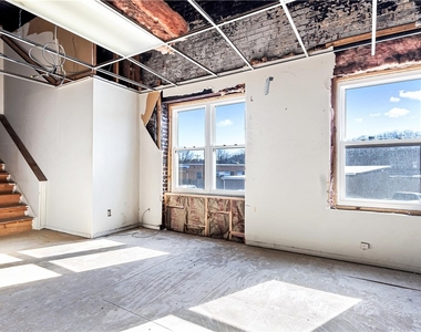 1045 N Canal St - Photo Thumbnail 30