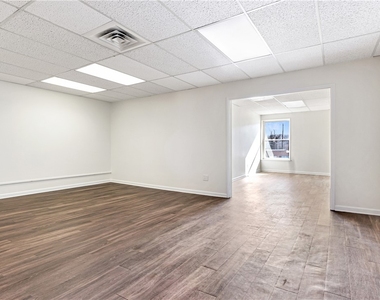 1045 N Canal St - Photo Thumbnail 10