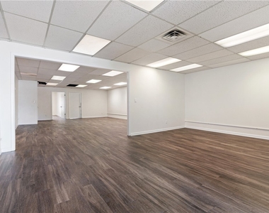 1045 N Canal St - Photo Thumbnail 9