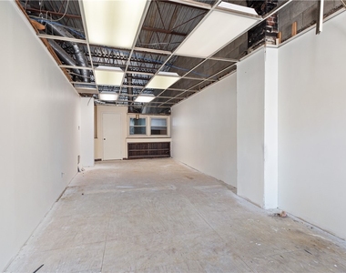 1045 N Canal St - Photo Thumbnail 17