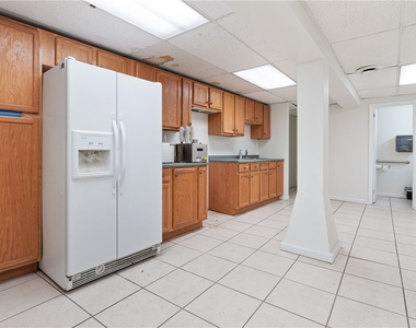 1045 N Canal St - Photo Thumbnail 24