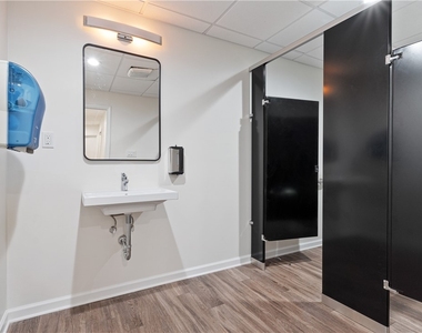 1045 N Canal St - Photo Thumbnail 19