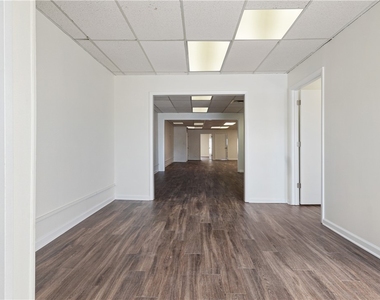 1045 N Canal St - Photo Thumbnail 11