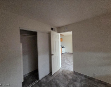 3712 Royal Crest Street - Photo Thumbnail 10
