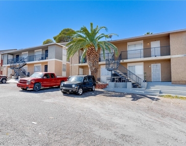 444 N 13th Street - Photo Thumbnail 6