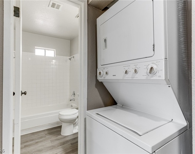 444 N 13th Street - Photo Thumbnail 3
