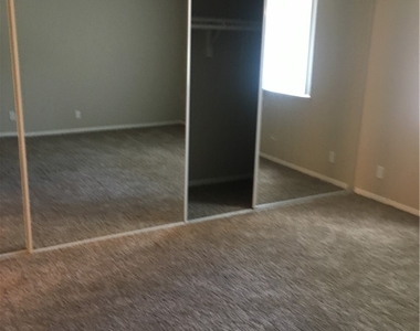 1455 E Katie Avenue - Photo Thumbnail 7