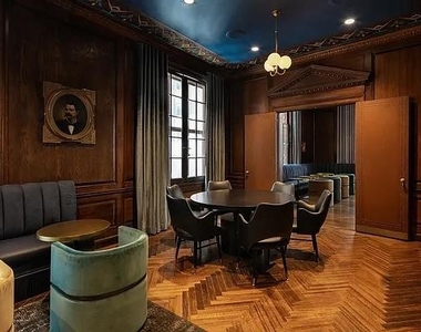 Wall Street - Photo Thumbnail 11