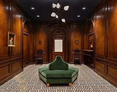 Wall Street - Photo Thumbnail 10