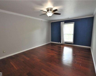6851 Roswell Road - Photo Thumbnail 13