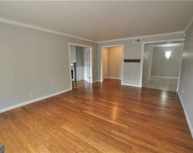 6851 Roswell Road - Photo Thumbnail 4