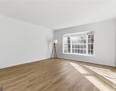 6520 Roswell Road - Photo Thumbnail 5