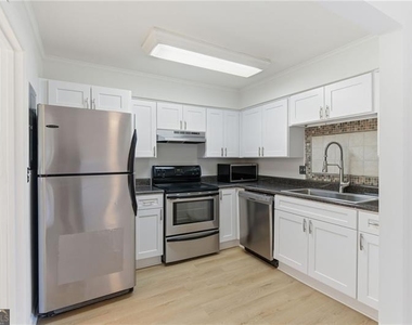 6520 Roswell Road - Photo Thumbnail 11