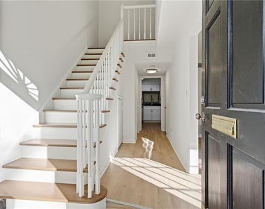 6520 Roswell Road - Photo Thumbnail 2