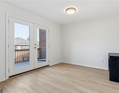 6520 Roswell Road - Photo Thumbnail 10