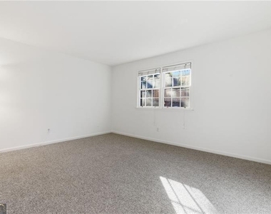 6520 Roswell Road - Photo Thumbnail 15