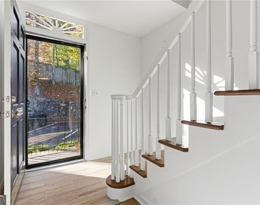 6520 Roswell Road - Photo Thumbnail 3