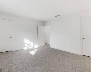 6520 Roswell Road - Photo Thumbnail 16