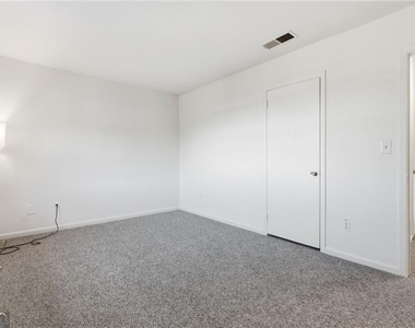 6520 Roswell Road - Photo Thumbnail 19