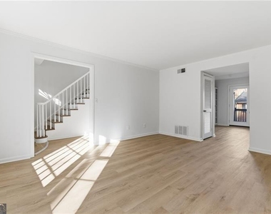 6520 Roswell Road - Photo Thumbnail 7