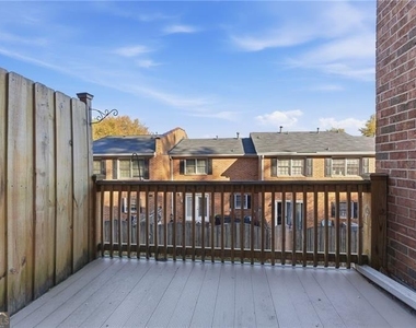 6520 Roswell Road - Photo Thumbnail 14