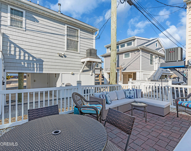 112 W Tide Way - Photo Thumbnail 15