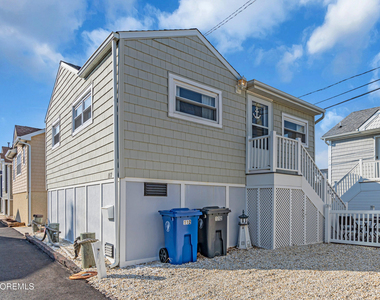 112 W Tide Way - Photo Thumbnail 1